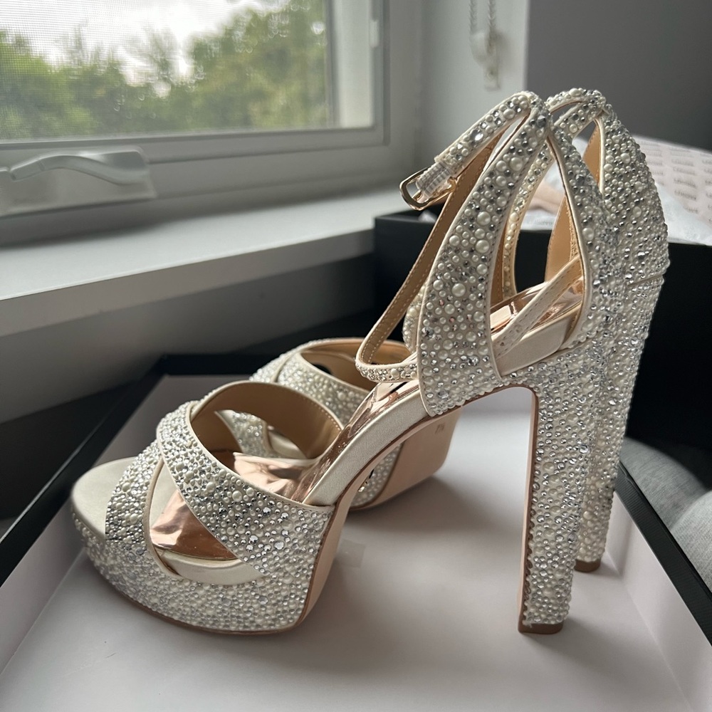 Badgley Mischka fizzy ankle strap platform sandal